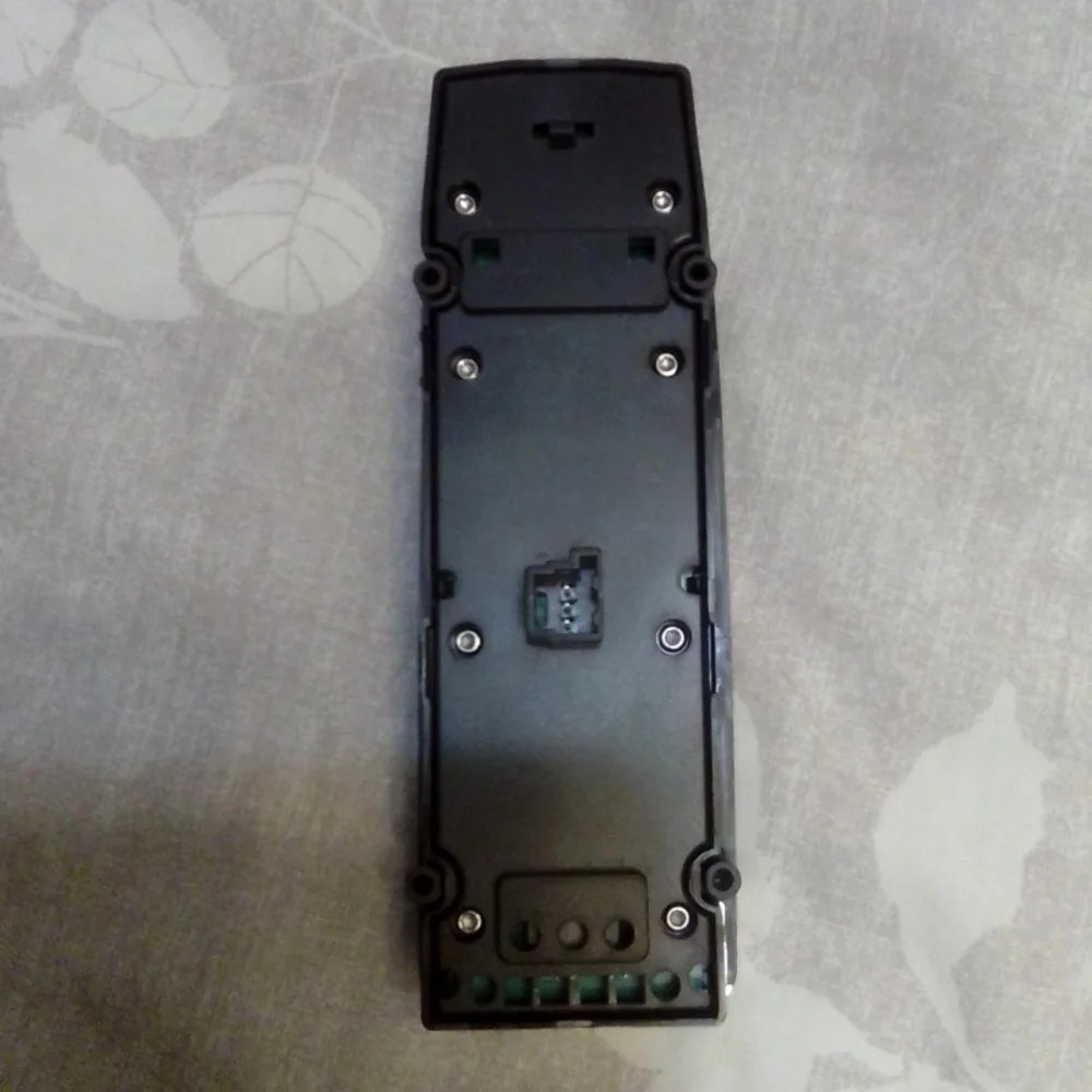 2017 Mercedes Benz control Module - Picture 3 of 4
